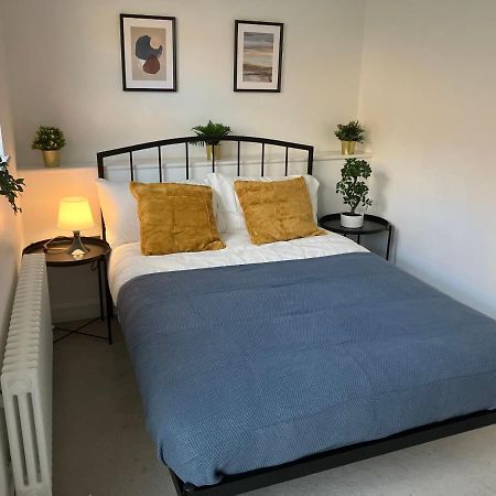 Apartament Magnificent Refurbished 1 Bed Flat Few Steps To High St ! - 4 East House Epsom Zewnętrze zdjęcie