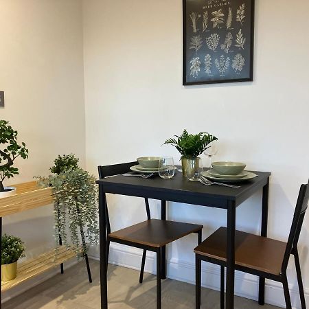 Apartament Magnificent Refurbished 1 Bed Flat Few Steps To High St ! - 4 East House Epsom Zewnętrze zdjęcie