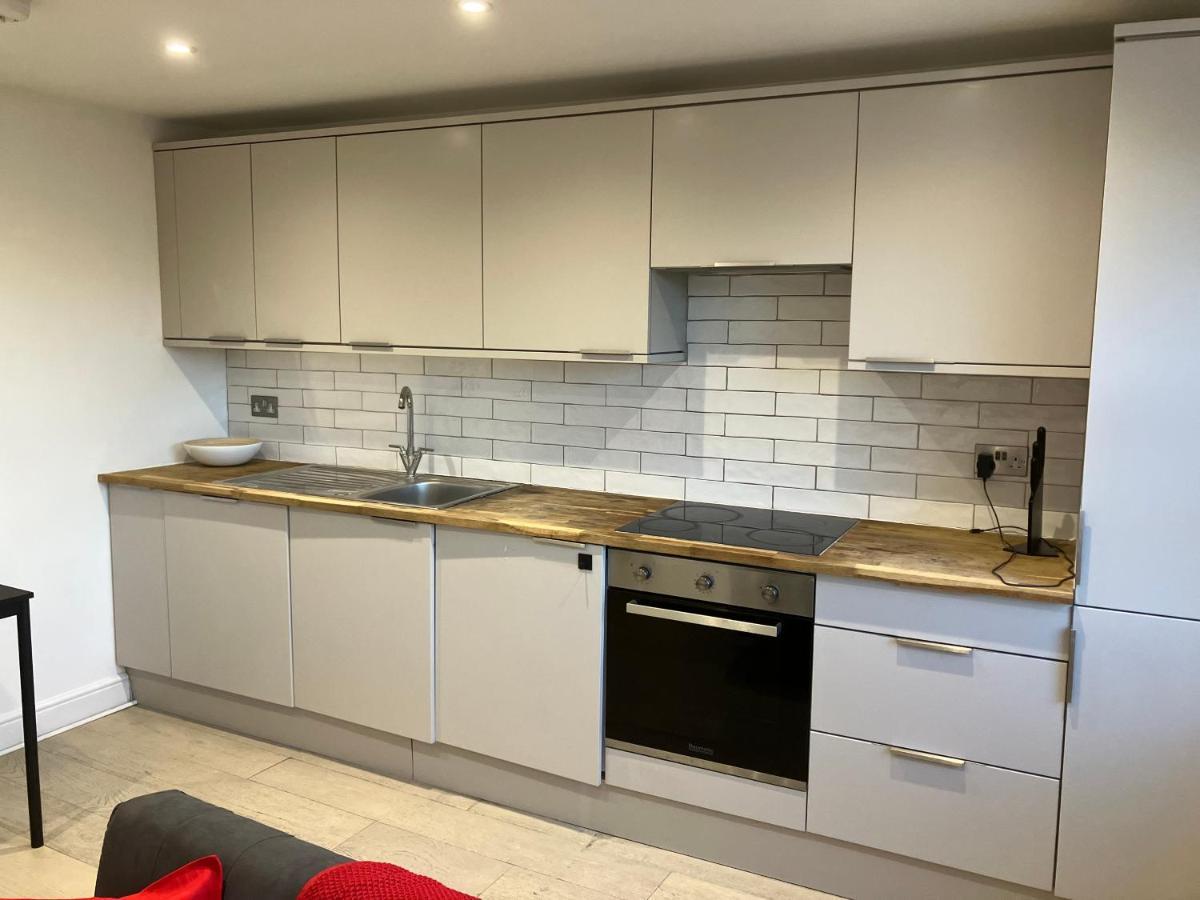 Apartament Magnificent Refurbished 1 Bed Flat Few Steps To High St ! - 4 East House Epsom Zewnętrze zdjęcie
