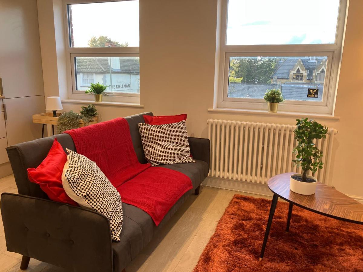 Apartament Magnificent Refurbished 1 Bed Flat Few Steps To High St ! - 4 East House Epsom Zewnętrze zdjęcie