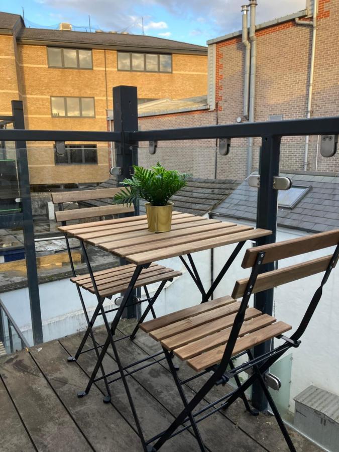 Apartament Magnificent Refurbished 1 Bed Flat Few Steps To High St ! - 4 East House Epsom Zewnętrze zdjęcie